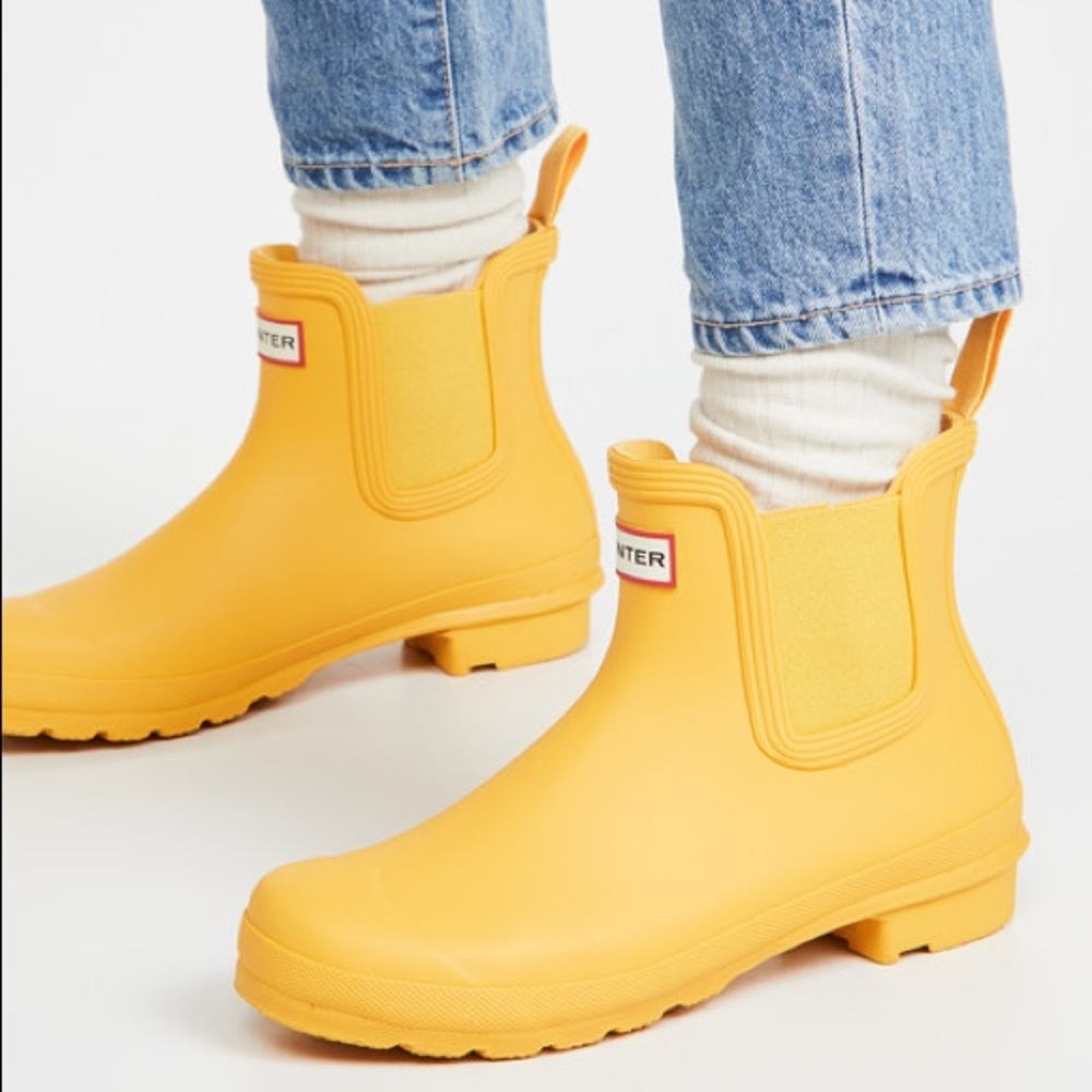 Hunter original Chelsea boot in yellow size 5 big kid/7 women